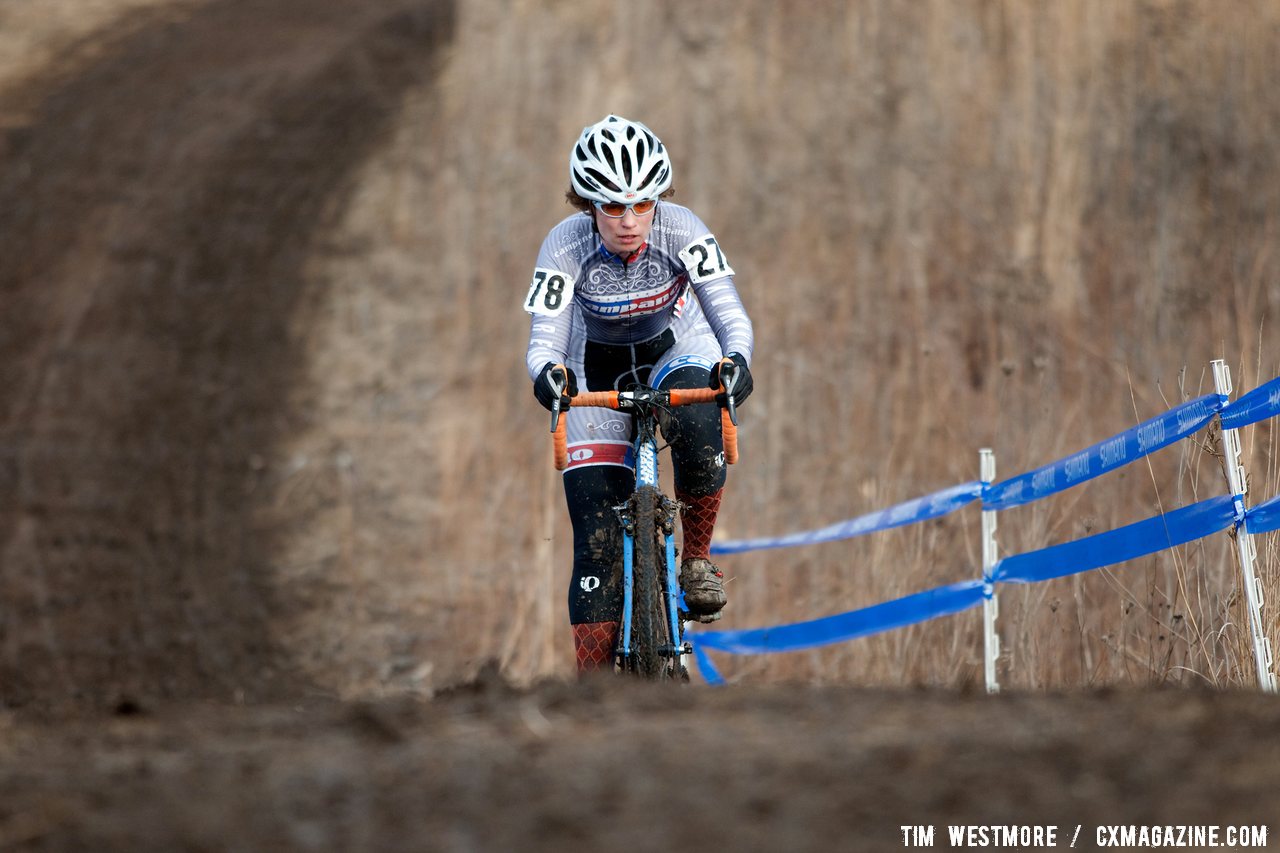 Tamara Cabalu climbs the hill on her way to 15th place. © Cyclocross Magazine
